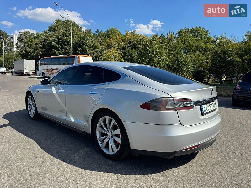 Ліфтбек Tesla Model S 2013 в Києві