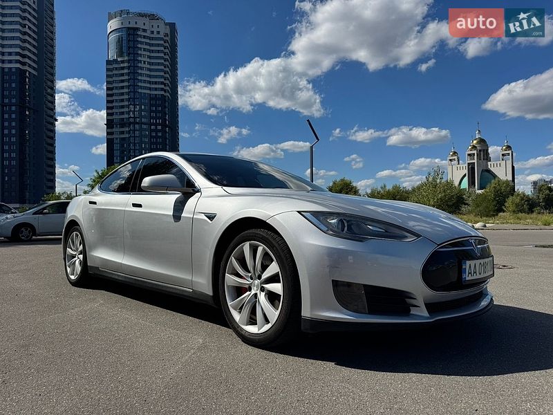 Ліфтбек Tesla Model S 2013 в Києві