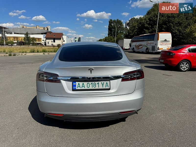Ліфтбек Tesla Model S 2013 в Києві