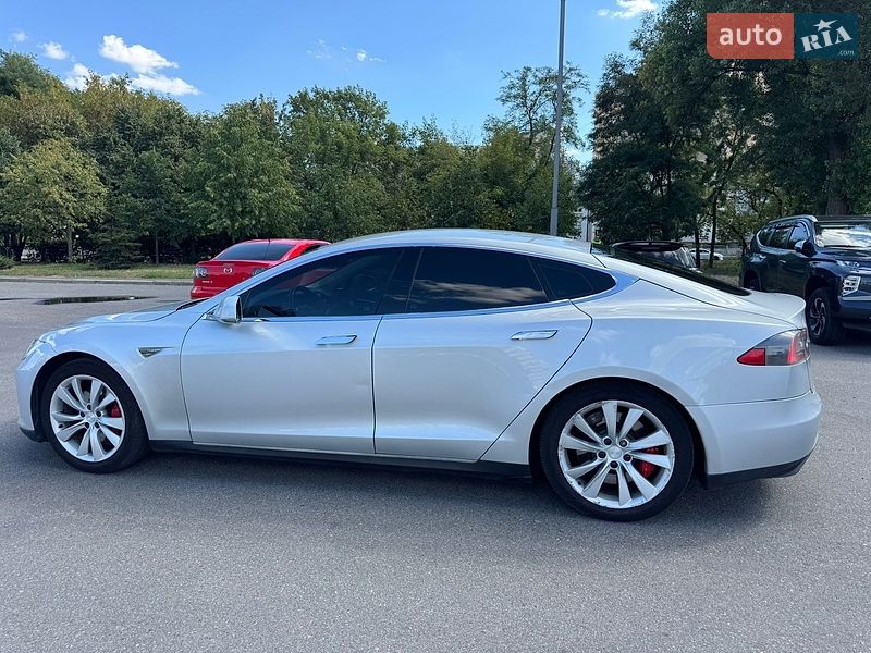 Ліфтбек Tesla Model S 2013 в Києві