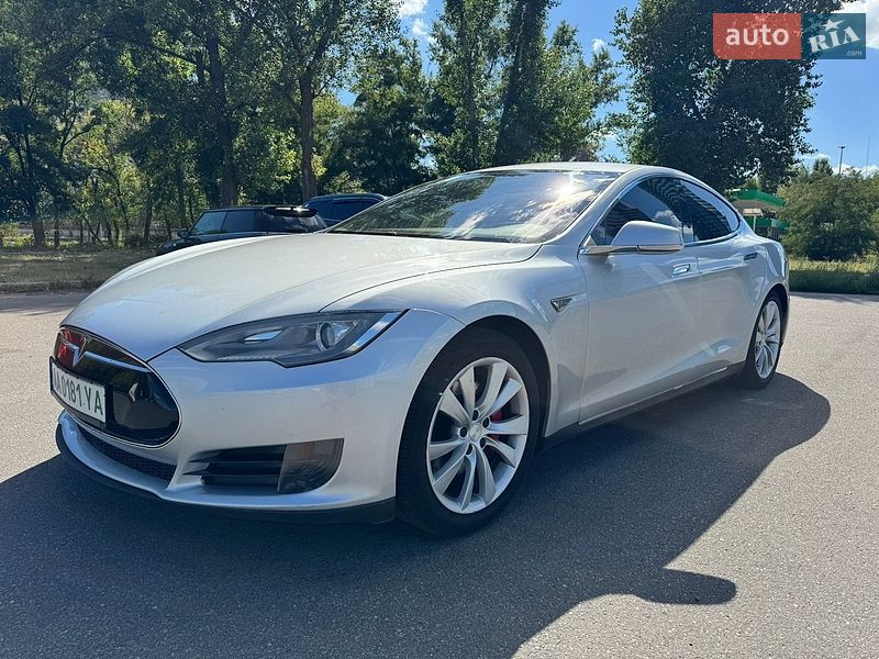 Ліфтбек Tesla Model S 2013 в Києві