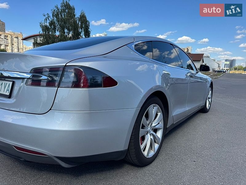 Ліфтбек Tesla Model S 2013 в Києві
