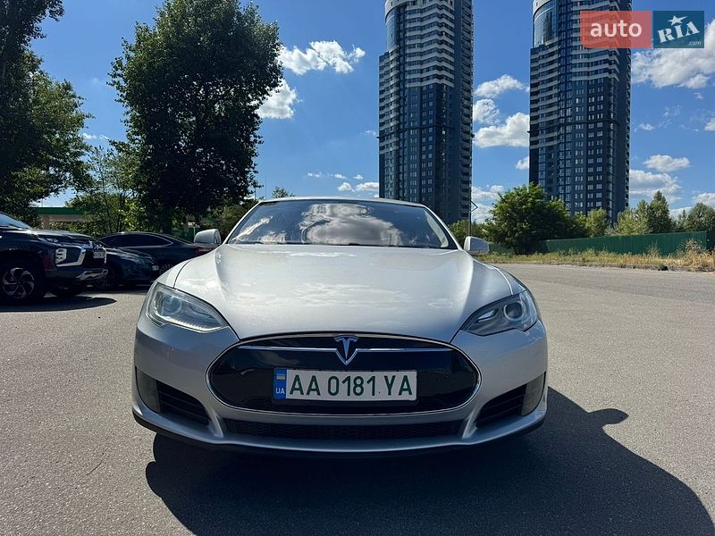 Ліфтбек Tesla Model S 2013 в Києві