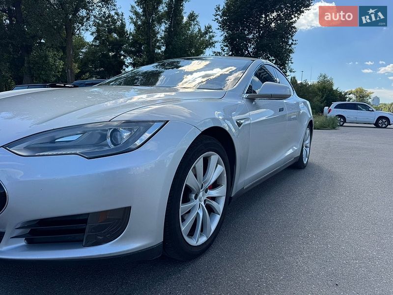 Ліфтбек Tesla Model S 2013 в Києві