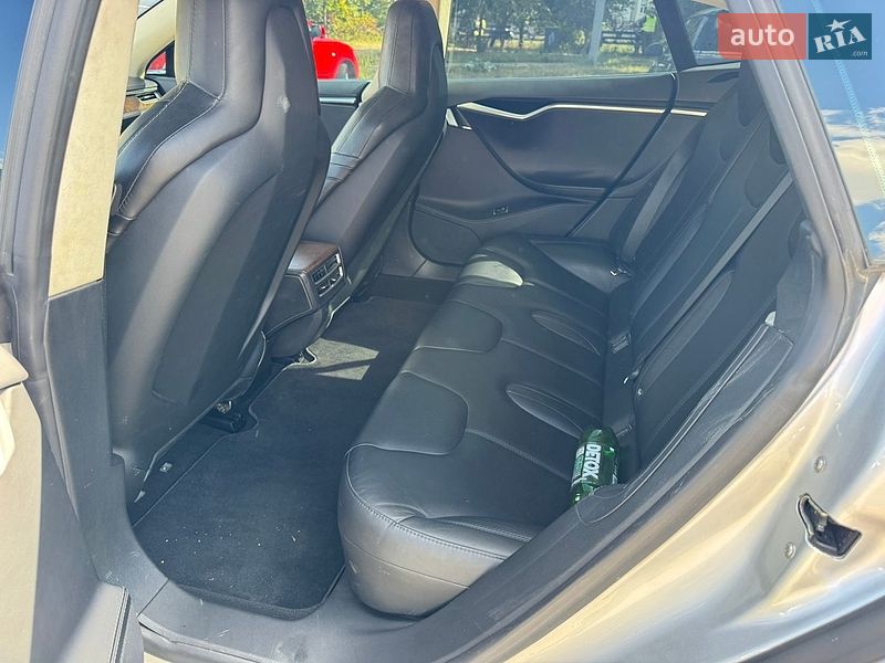 Ліфтбек Tesla Model S 2013 в Києві