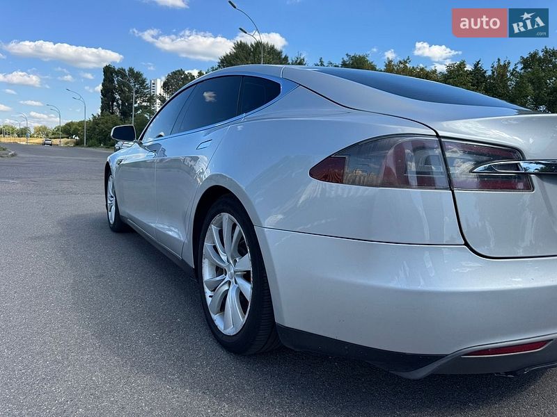 Ліфтбек Tesla Model S 2013 в Києві