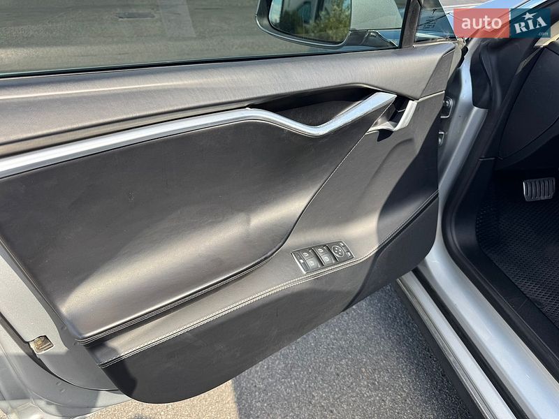 Ліфтбек Tesla Model S 2013 в Києві