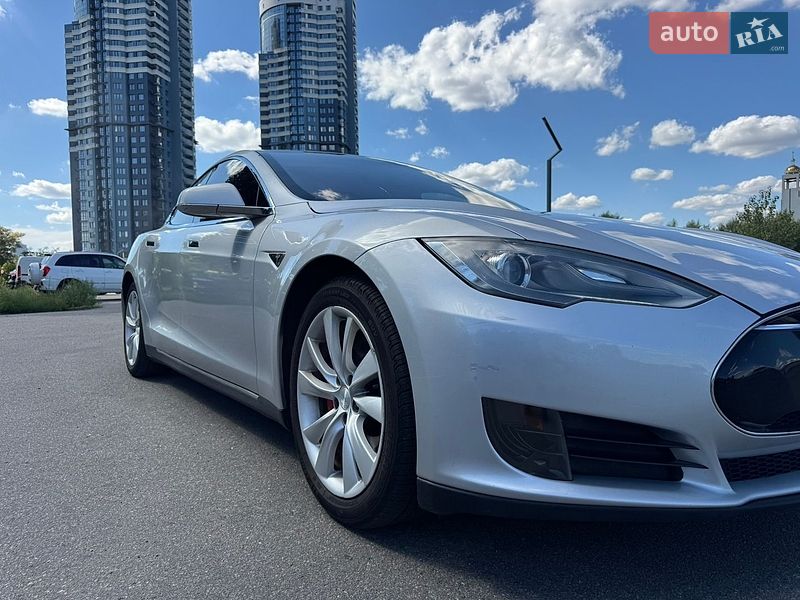 Ліфтбек Tesla Model S 2013 в Києві