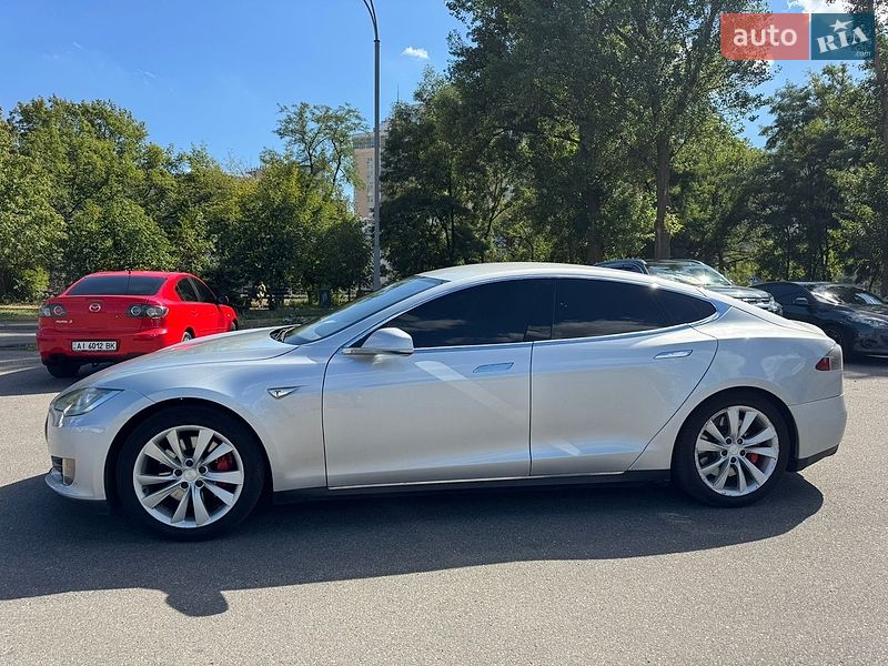 Ліфтбек Tesla Model S 2013 в Києві