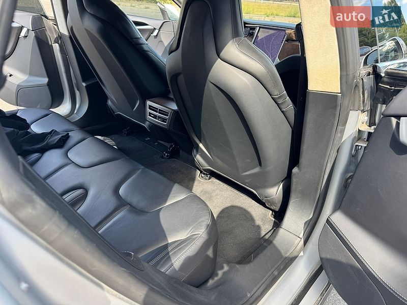Ліфтбек Tesla Model S 2013 в Києві