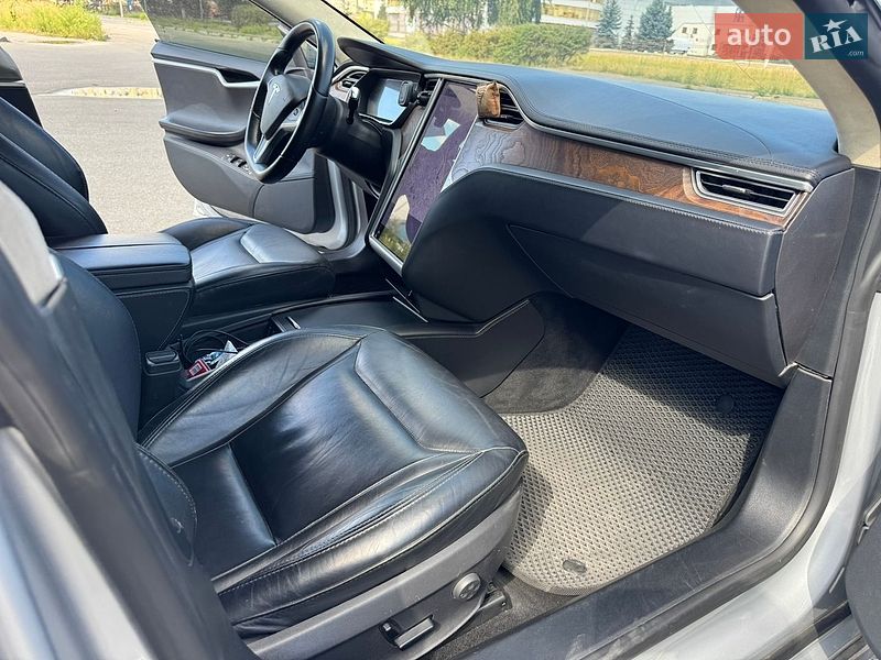 Ліфтбек Tesla Model S 2013 в Києві