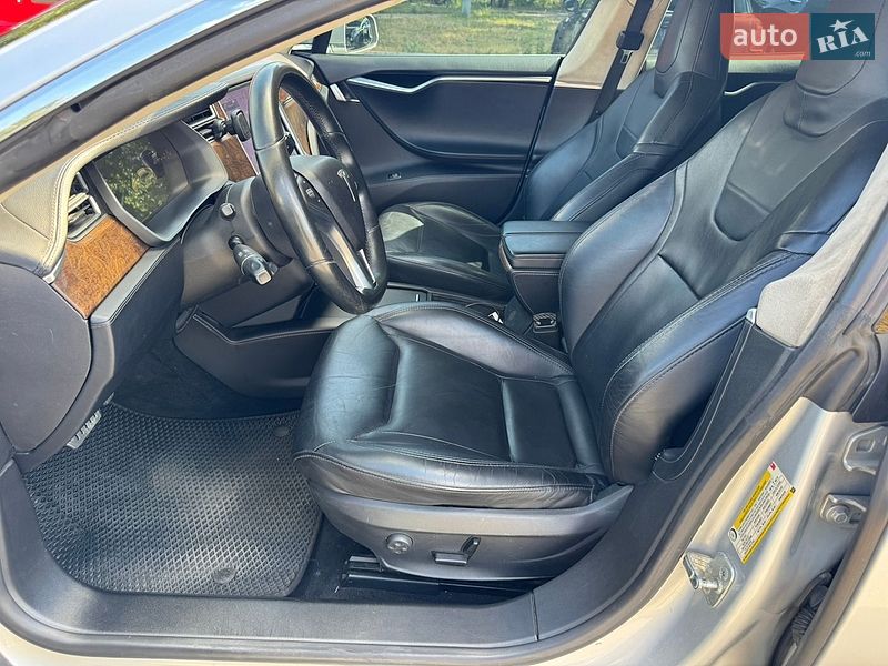 Ліфтбек Tesla Model S 2013 в Києві