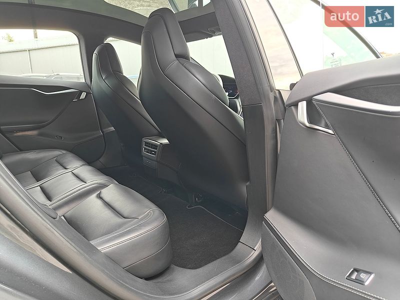 Ліфтбек Tesla Model S 2018 в Львові