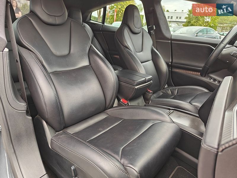 Ліфтбек Tesla Model S 2018 в Львові
