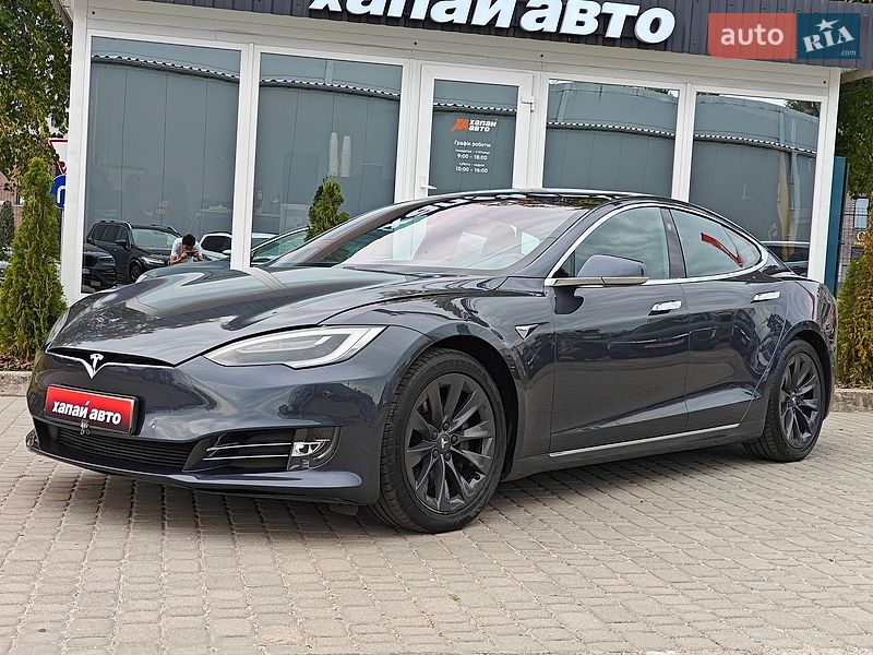 Ліфтбек Tesla Model S 2018 в Львові