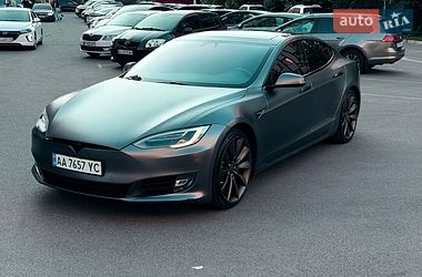 Лифтбек Tesla Model S 2017 в Киеве