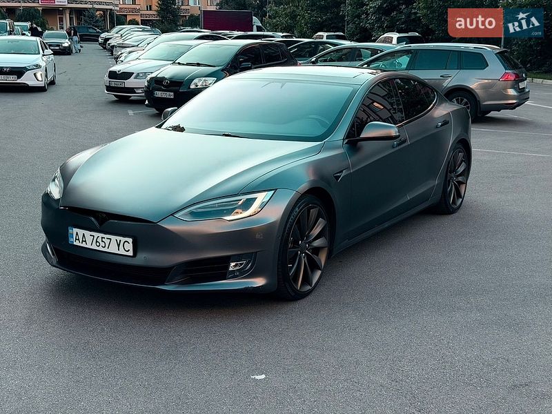 Ліфтбек Tesla Model S 2017 в Києві