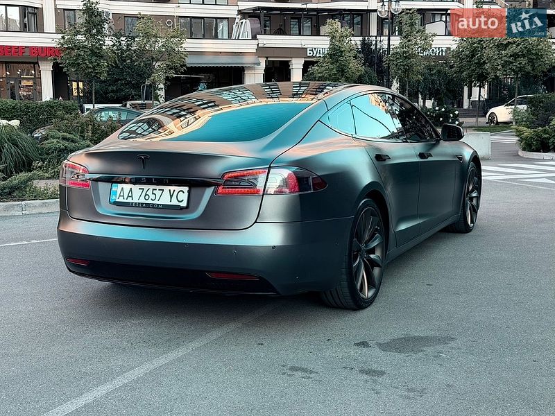 Ліфтбек Tesla Model S 2017 в Києві
