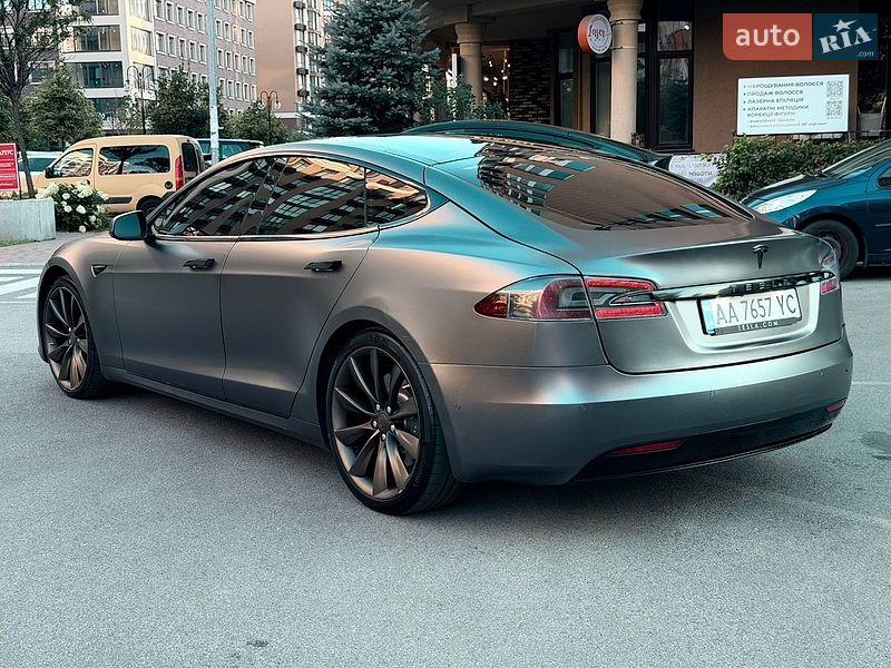 Ліфтбек Tesla Model S 2017 в Києві