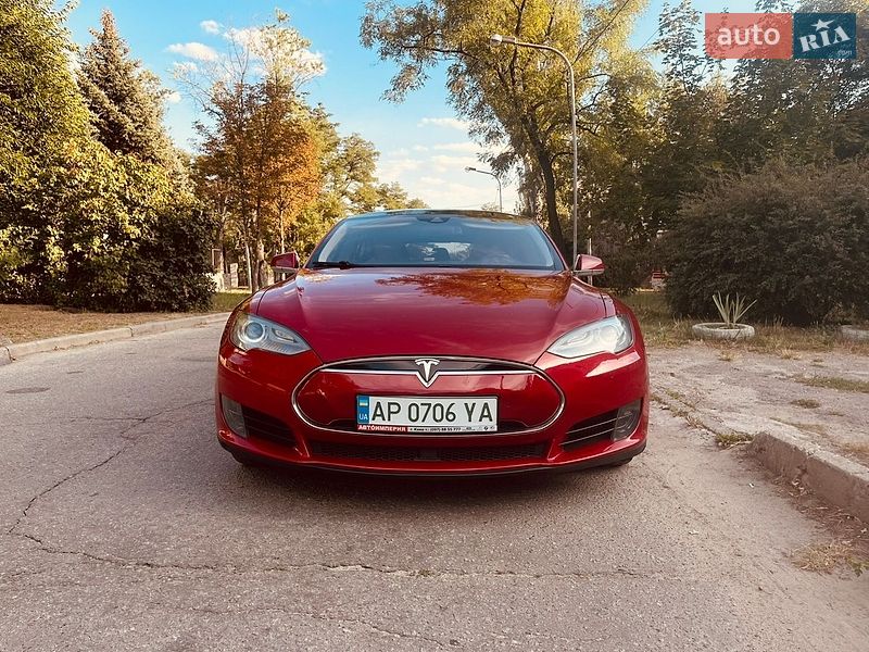 Ліфтбек Tesla Model S 2016 в Запоріжжі