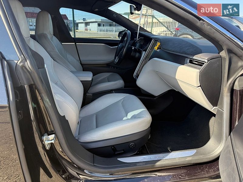 Ліфтбек Tesla Model S 2016 в Києві