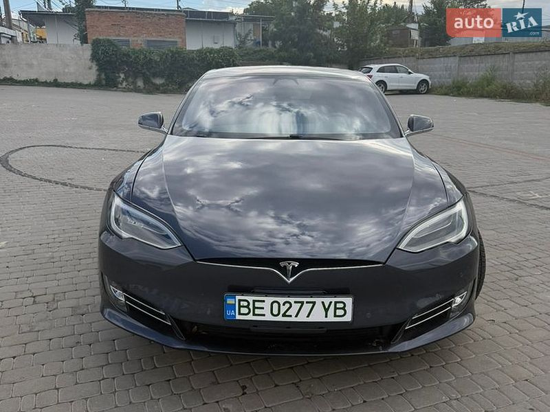 Лифтбек Tesla Model S 2018 в Первомайске