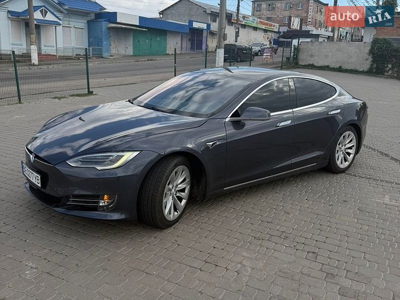 Лифтбек Tesla Model S 2018 в Первомайске