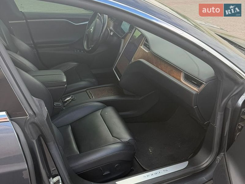 Лифтбек Tesla Model S 2018 в Первомайске