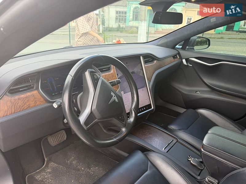 Лифтбек Tesla Model S 2018 в Первомайске