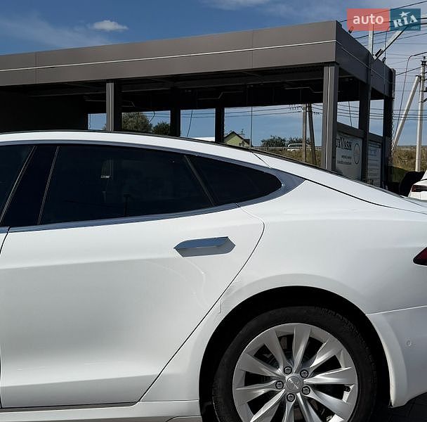 Ліфтбек Tesla Model S 2016 в Львові фото 10 Ліфтбек Tesla Model S 2016 в Львові