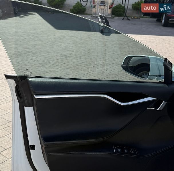 Ліфтбек Tesla Model S 2016 в Львові фото 20 Ліфтбек Tesla Model S 2016 в Львові