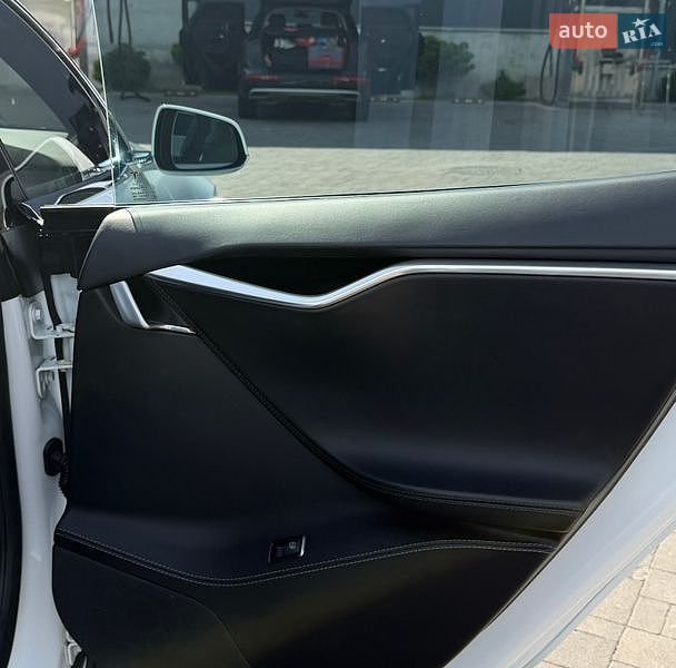Ліфтбек Tesla Model S 2016 в Львові фото 22 Ліфтбек Tesla Model S 2016 в Львові