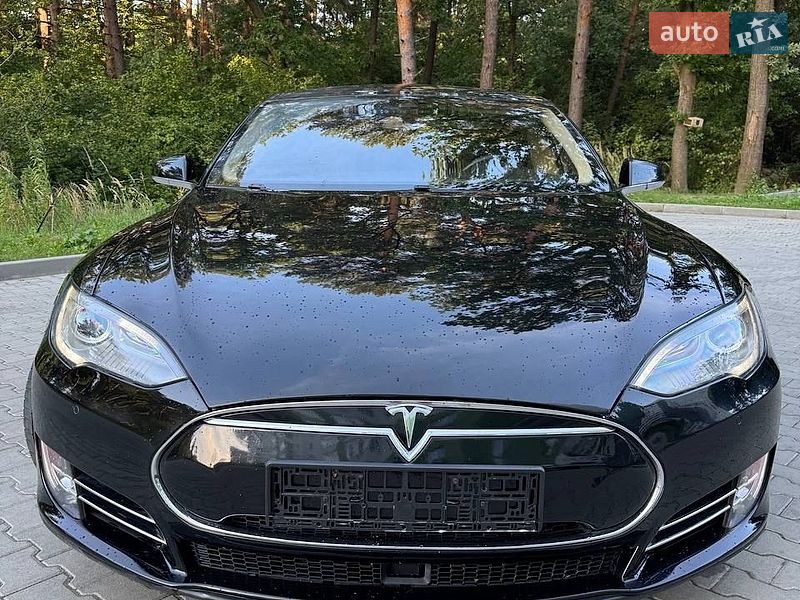 Ліфтбек Tesla Model S 2014 в Новояворівську