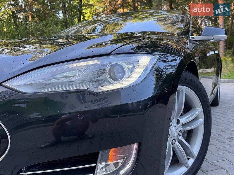 Ліфтбек Tesla Model S 2014 в Новояворівську