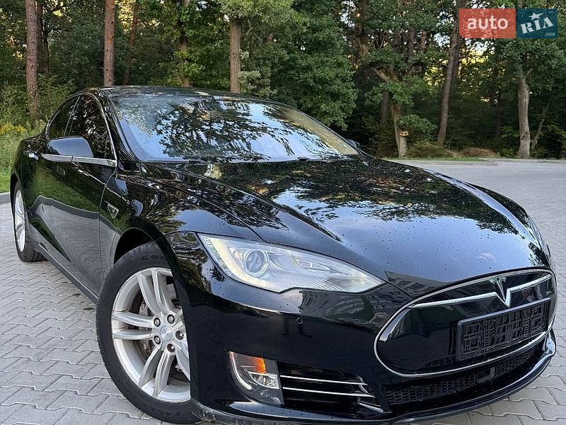 Ліфтбек Tesla Model S 2014 в Новояворівську