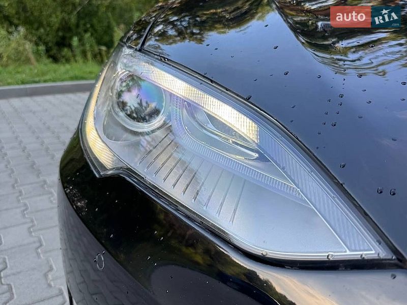 Ліфтбек Tesla Model S 2014 в Новояворівську