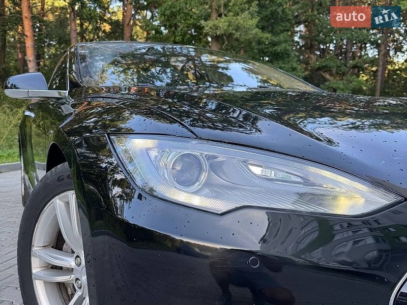 Ліфтбек Tesla Model S 2014 в Новояворівську