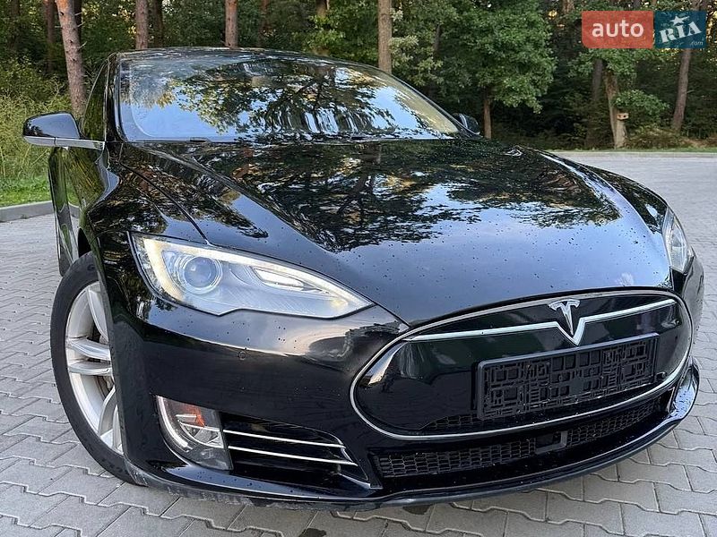 Лифтбек Tesla Model S 2014 в Новояворовске