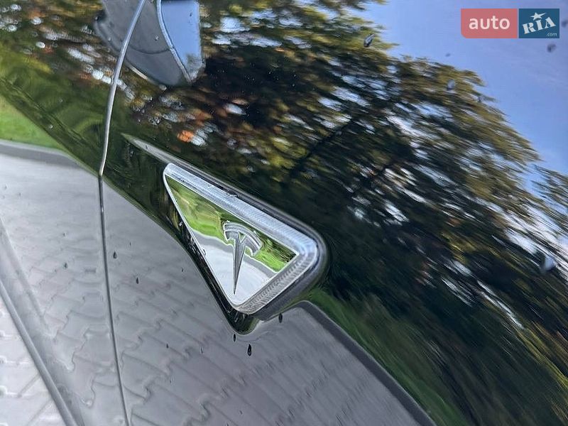 Ліфтбек Tesla Model S 2014 в Новояворівську