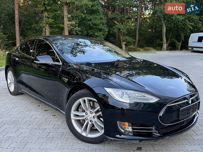 Ліфтбек Tesla Model S 2014 в Новояворівську