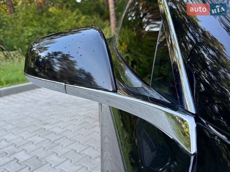 Ліфтбек Tesla Model S 2014 в Новояворівську