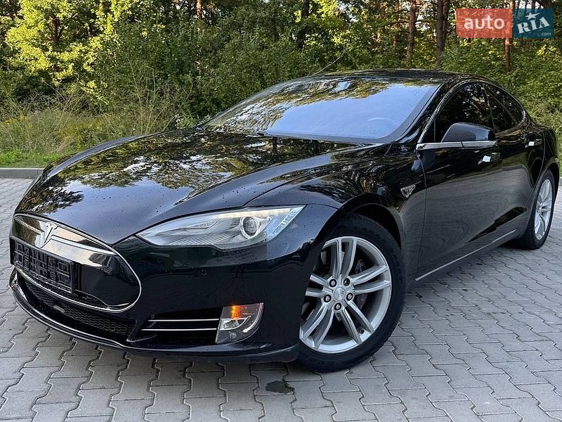 Ліфтбек Tesla Model S 2014 в Новояворівську