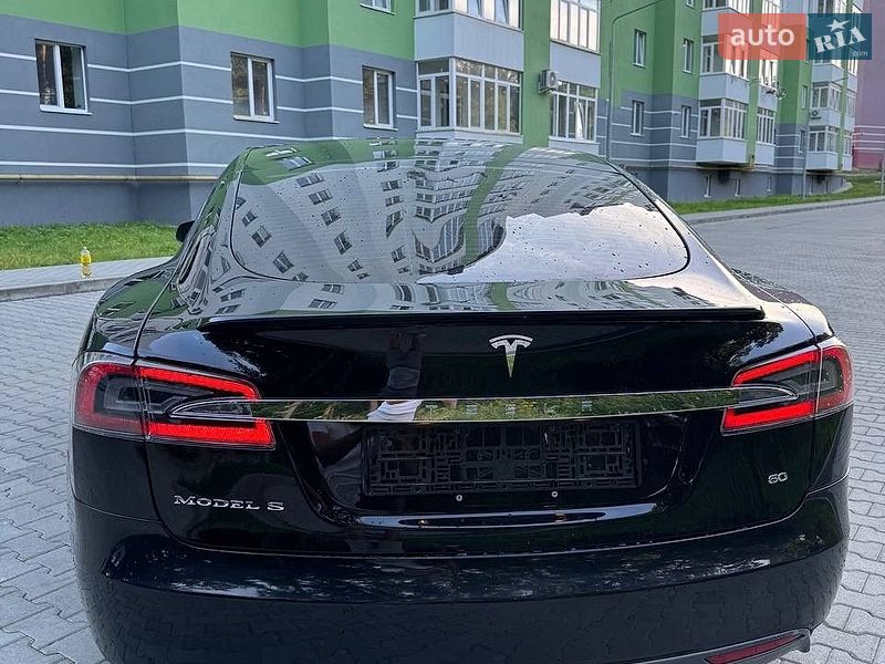 Ліфтбек Tesla Model S 2014 в Новояворівську