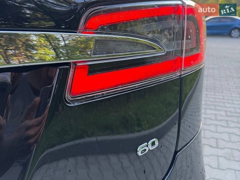 Ліфтбек Tesla Model S 2014 в Новояворівську