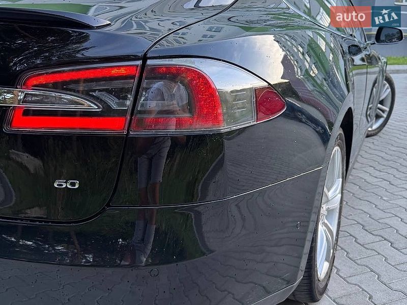 Ліфтбек Tesla Model S 2014 в Новояворівську
