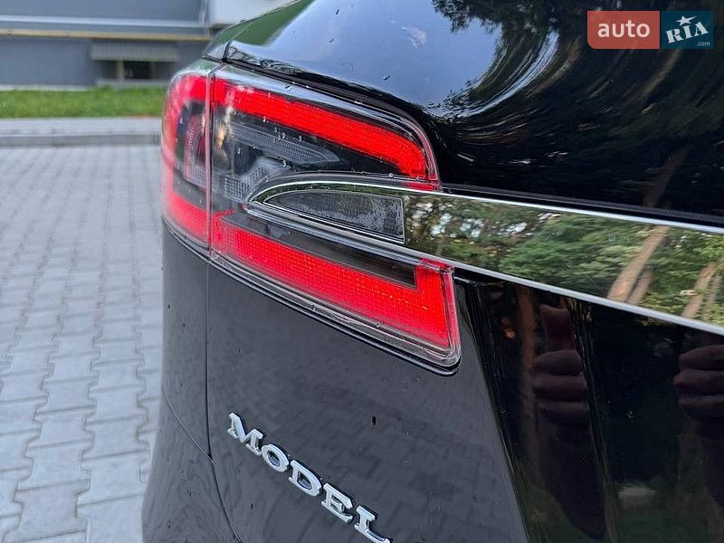 Лифтбек Tesla Model S 2014 в Новояворовске