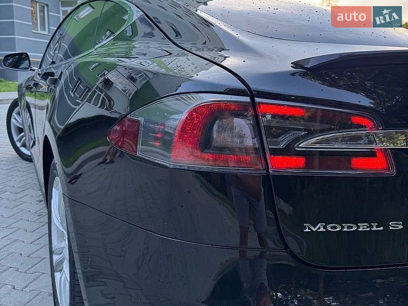 Ліфтбек Tesla Model S 2014 в Новояворівську