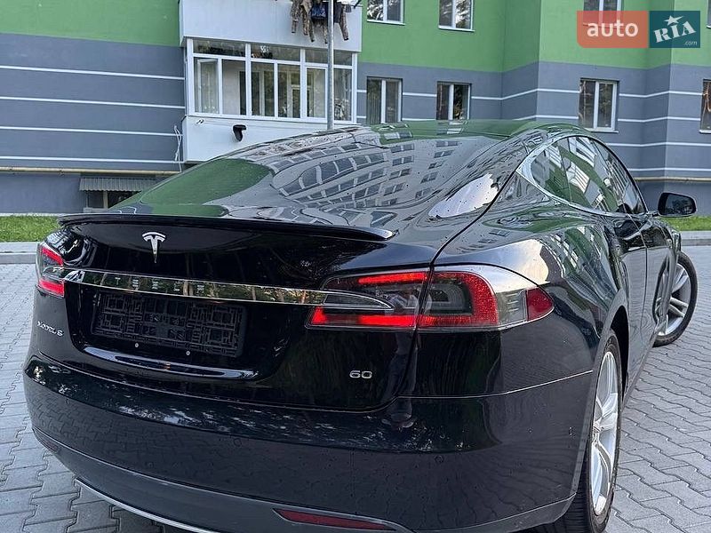 Ліфтбек Tesla Model S 2014 в Новояворівську