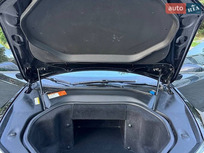 Ліфтбек Tesla Model S 2014 в Новояворівську