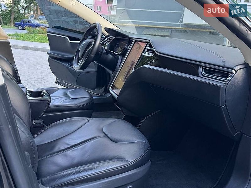 Ліфтбек Tesla Model S 2014 в Новояворівську